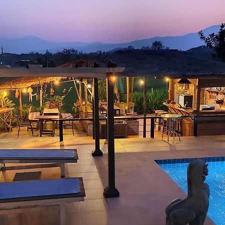Country Retreat Hotell Mae Rim Eksteriør bilde