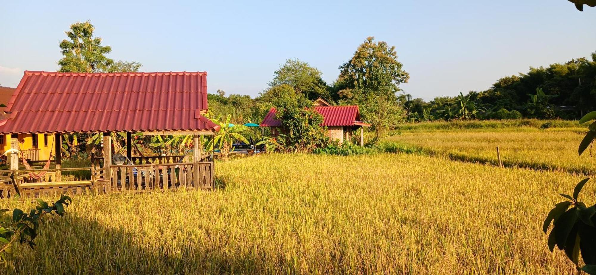Country Retreat Hotell Mae Rim Eksteriør bilde